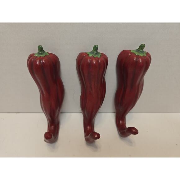 Vtg 3 Red Chili Pepper Wall Hooks Set Cast Iron Rustic Garden Southwest Decor - Picture 1 of 4